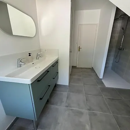 Maison Bord De *